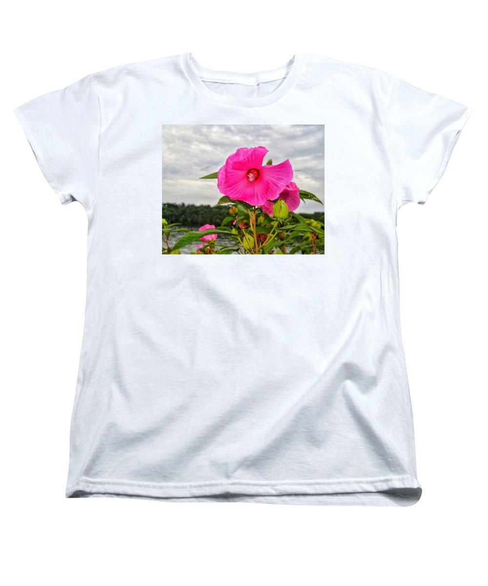 Lakeside Stunner - Women's T-Shirt (Standard Fit)