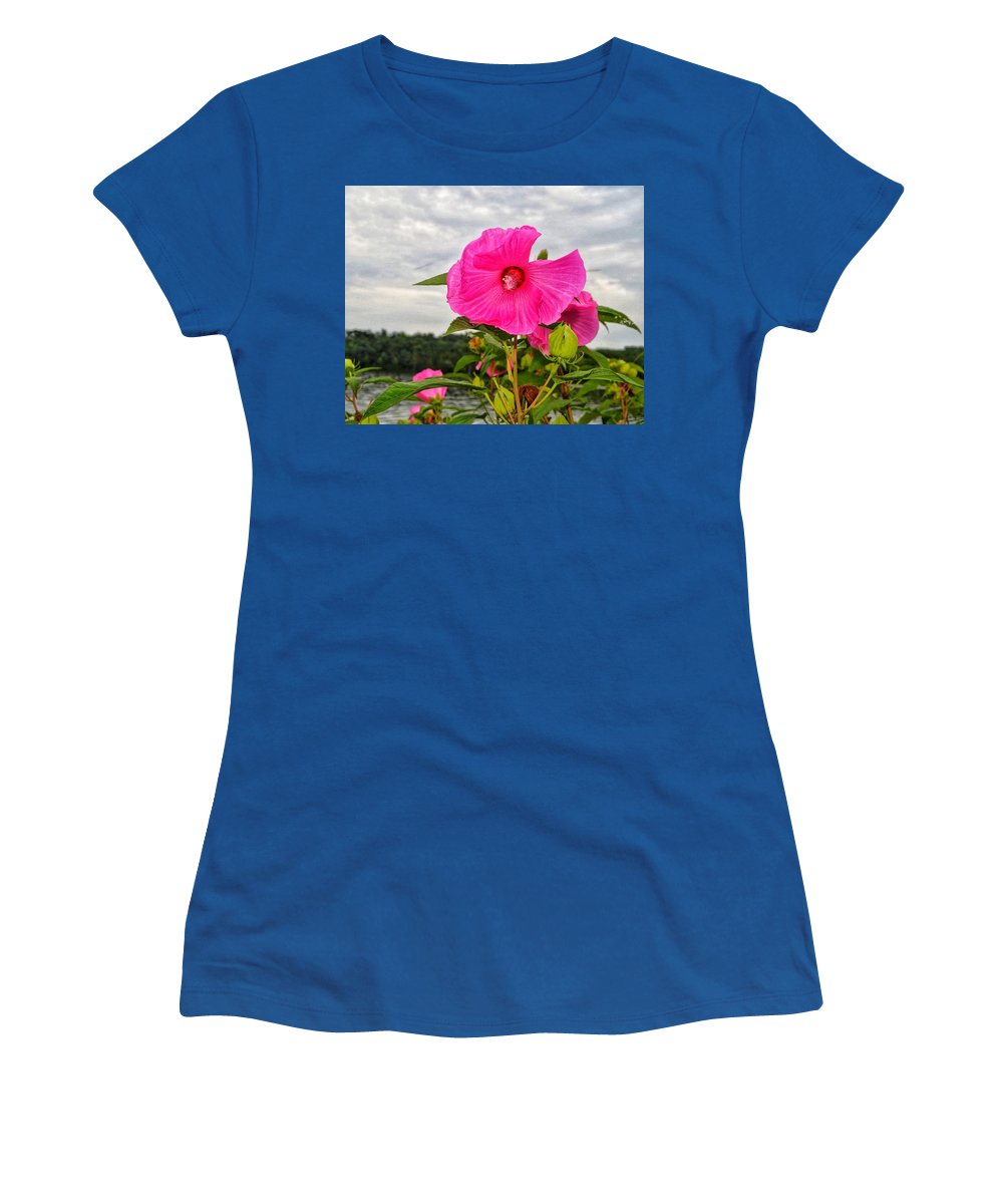 Lakeside Stunner - Women's T-Shirt