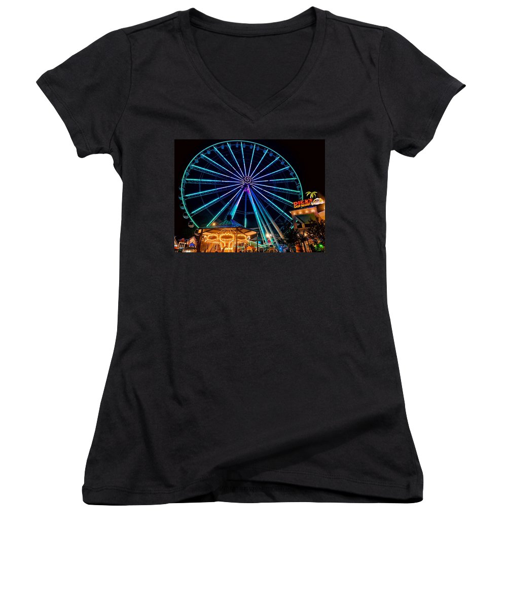 The Island Wheel Color - Women's V-Neck