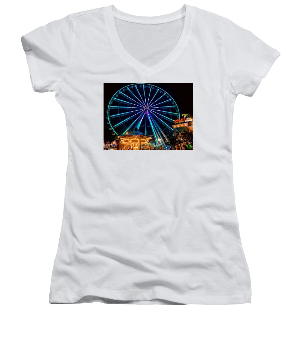 The Island Wheel Color - Women's V-Neck