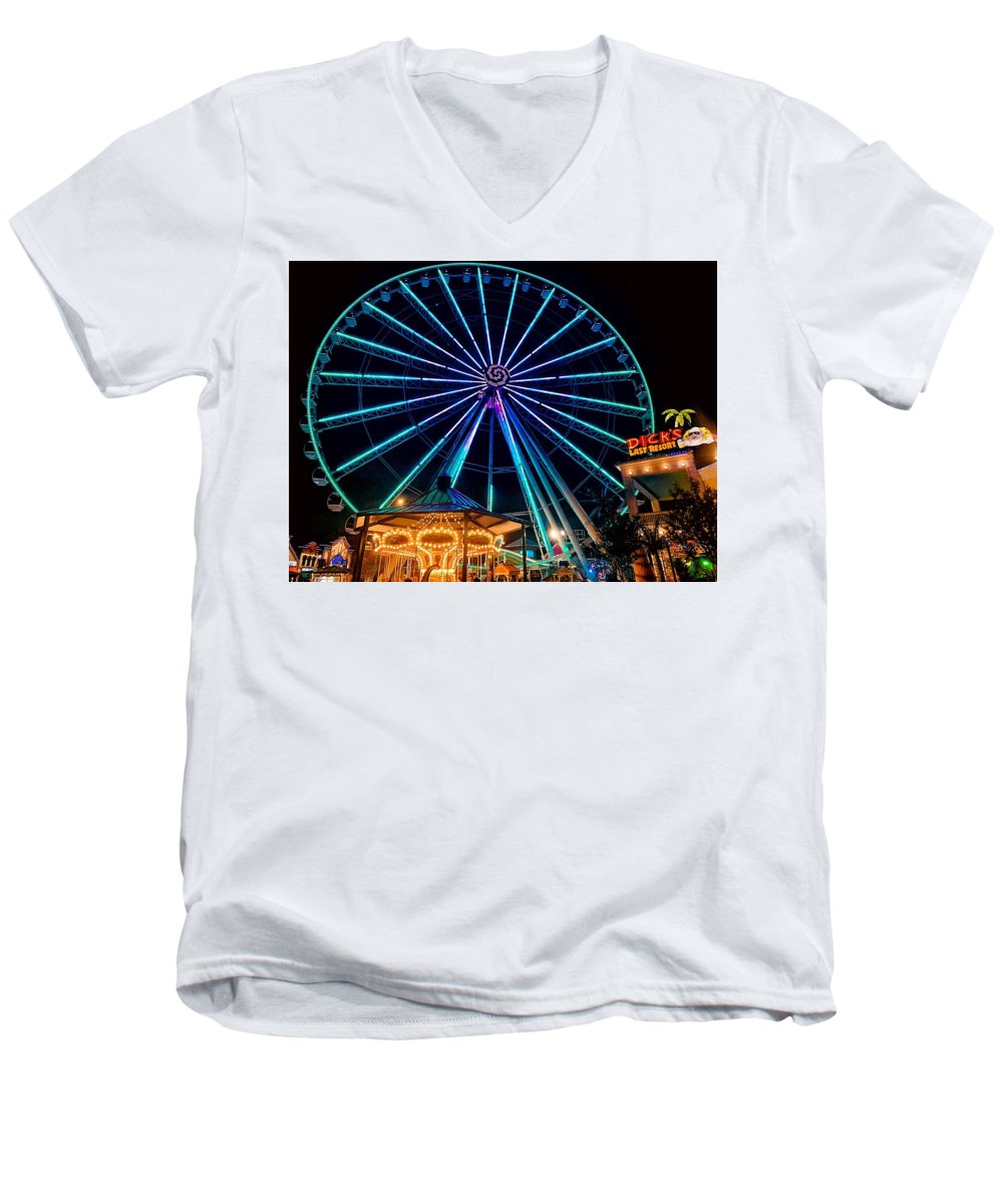 The Island Wheel Color - Men's V-Neck T-Shirt