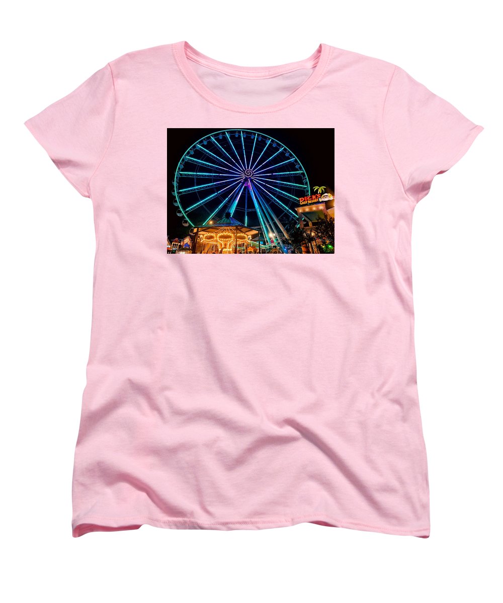 The Island Wheel Color - Women's T-Shirt (Standard Fit)