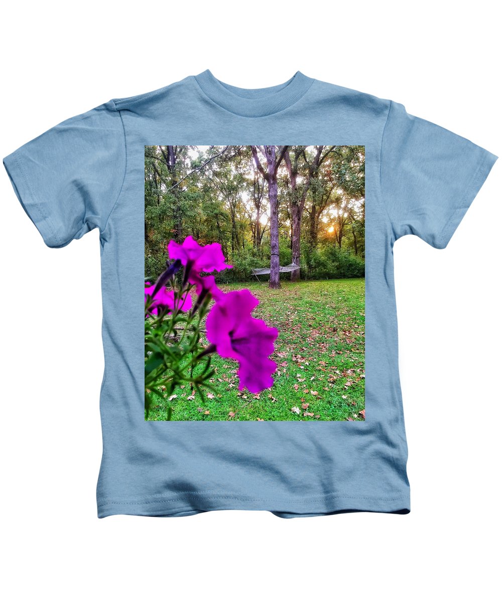 Backyard Bliss - Kids T-Shirt