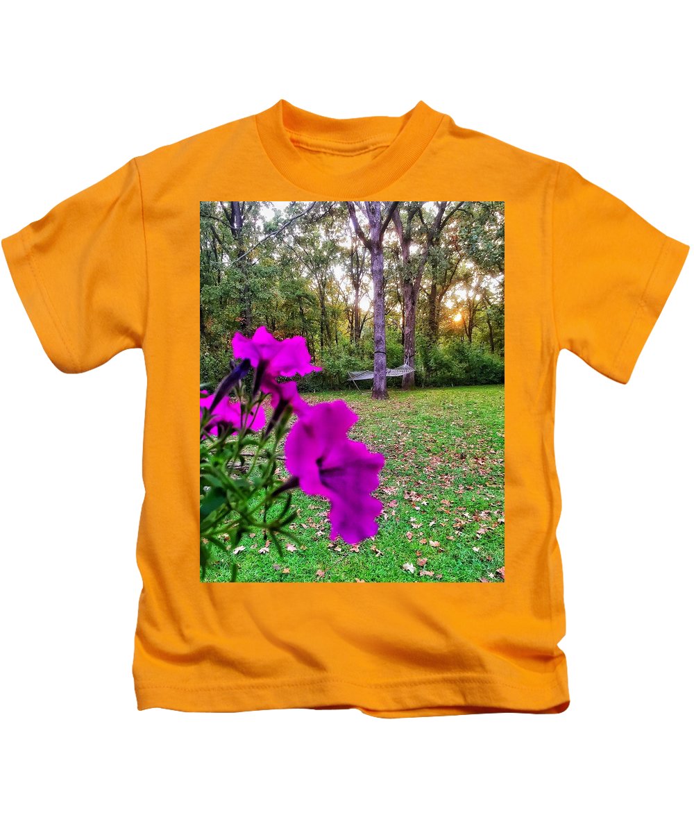 Backyard Bliss - Kids T-Shirt