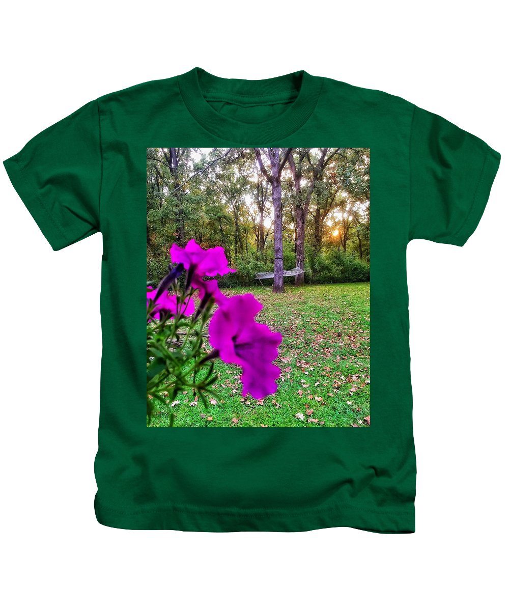 Backyard Bliss - Kids T-Shirt