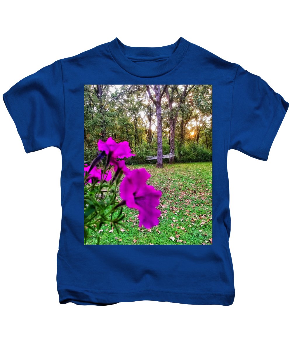 Backyard Bliss - Kids T-Shirt