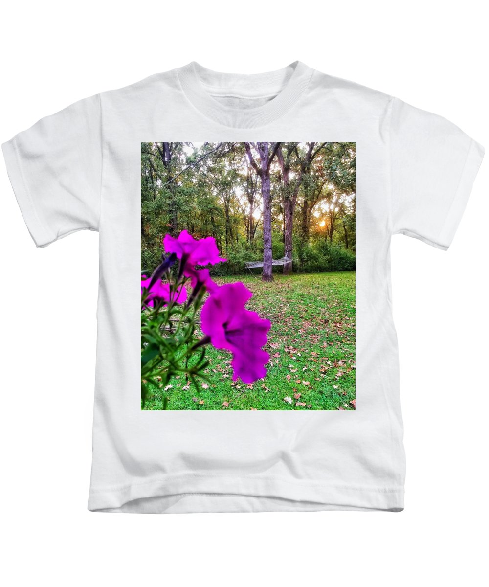 Backyard Bliss - Kids T-Shirt