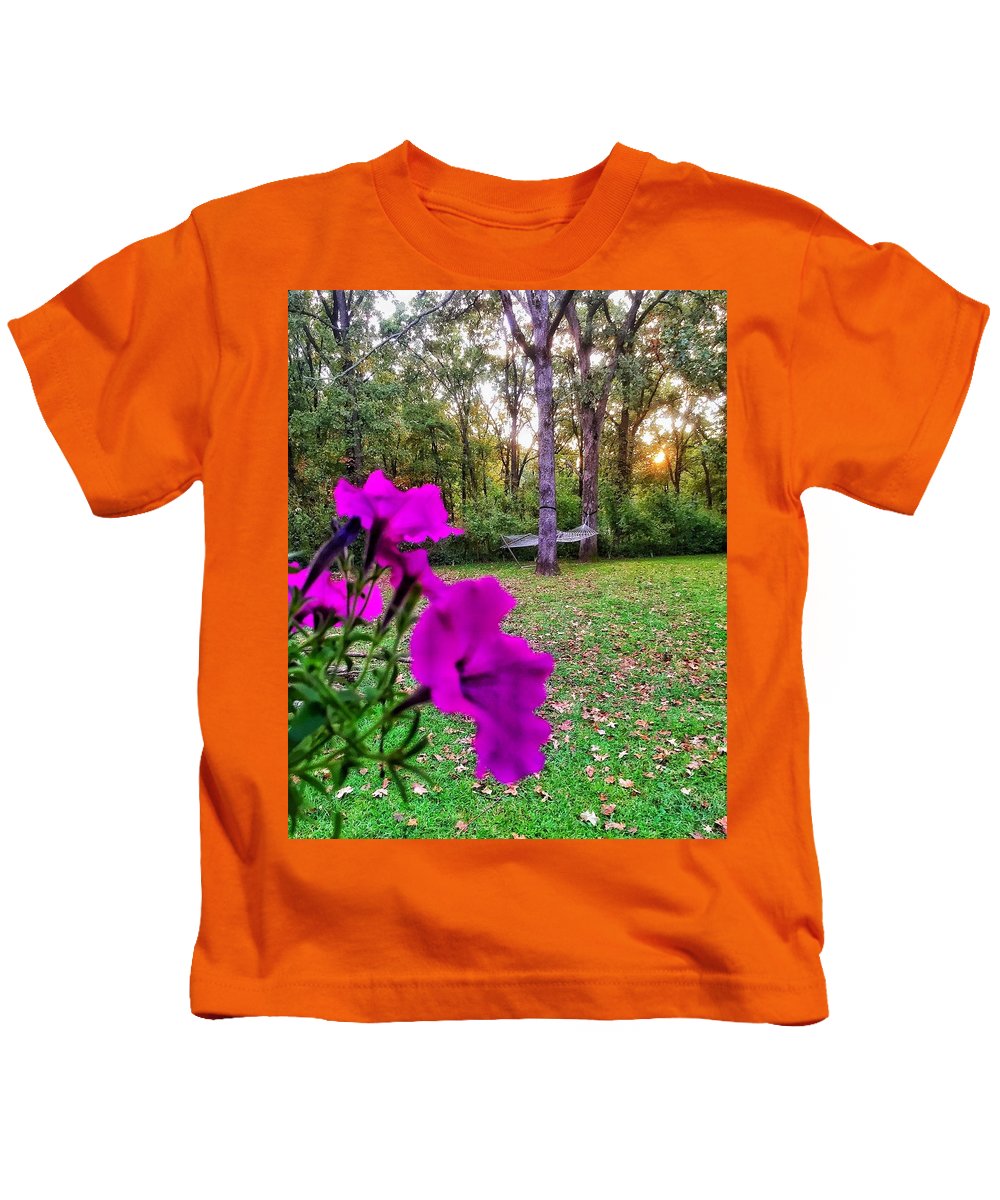 Backyard Bliss - Kids T-Shirt