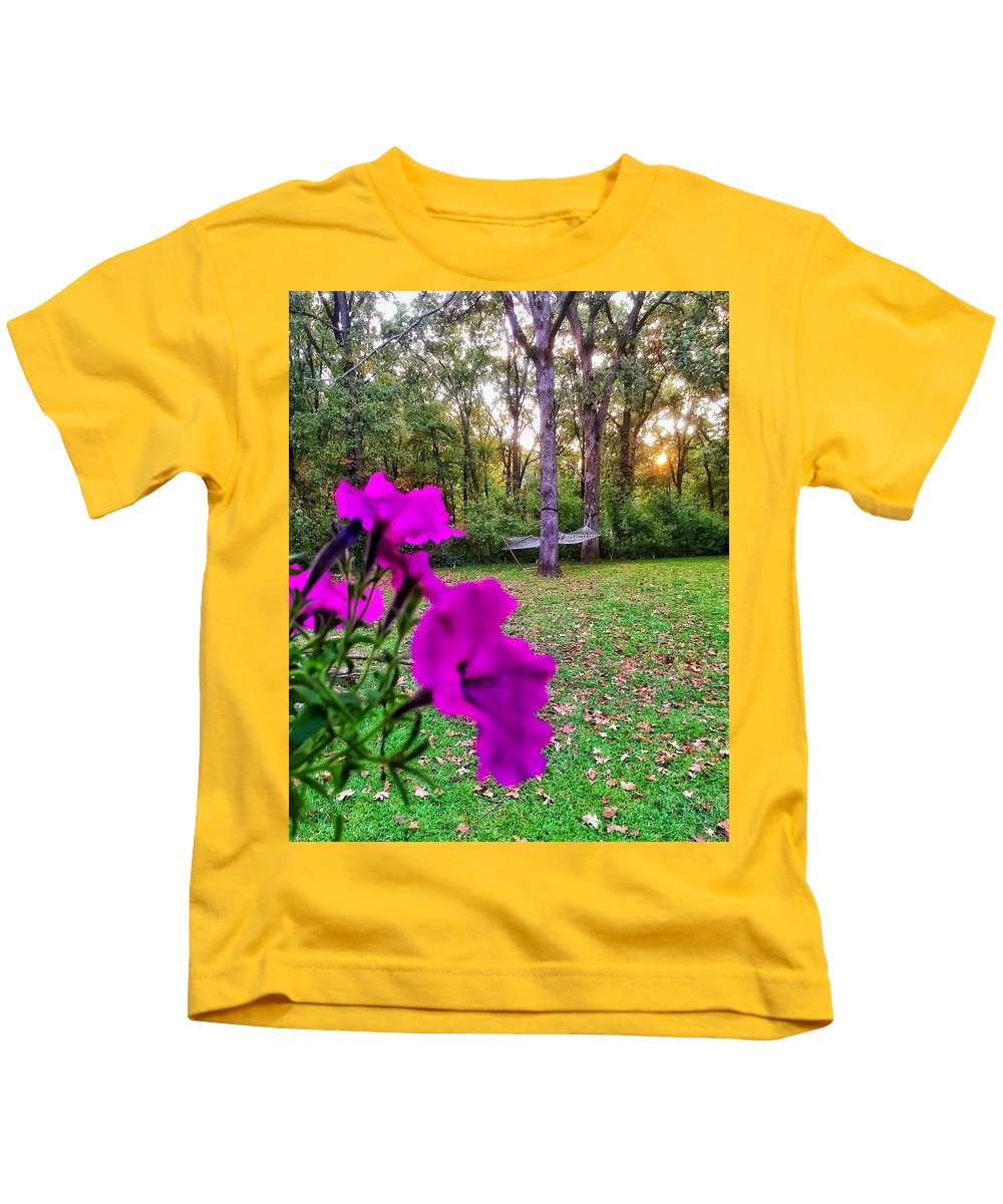 Backyard Bliss - Kids T-Shirt