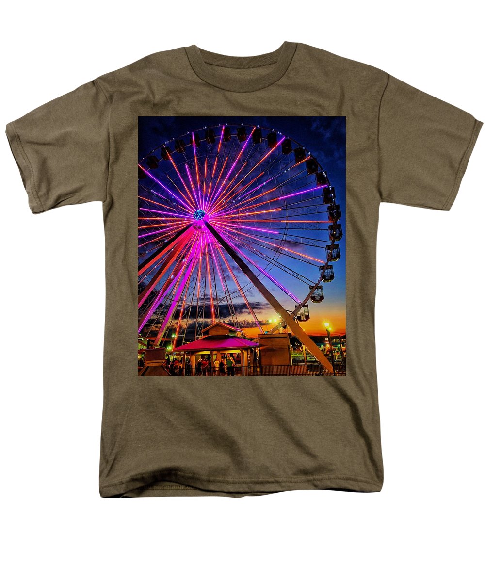 Branson Wheel - Men's T-Shirt  (Regular Fit)