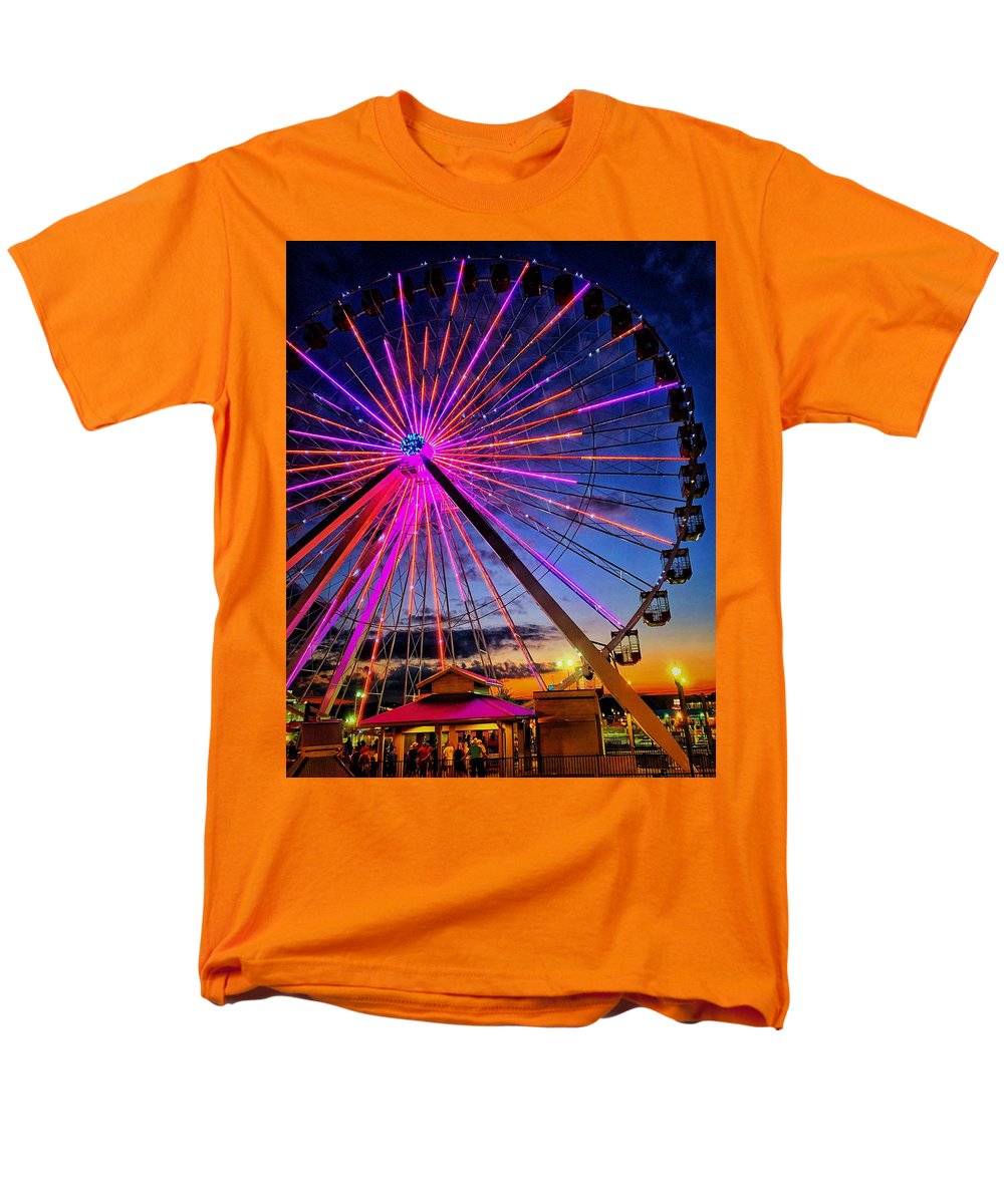 Branson Wheel - Men's T-Shirt  (Regular Fit)