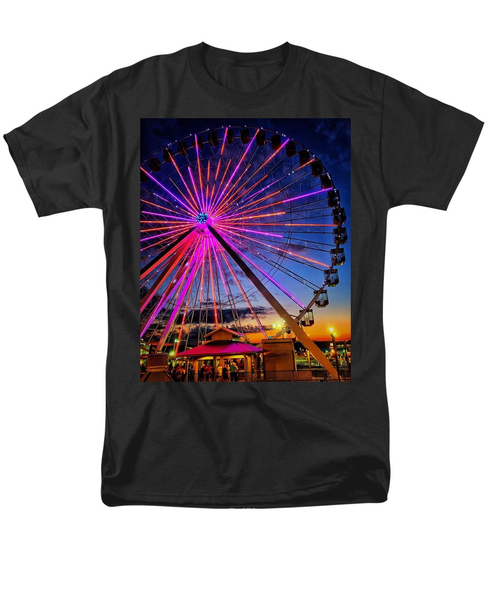 Branson Wheel - Men's T-Shirt  (Regular Fit)