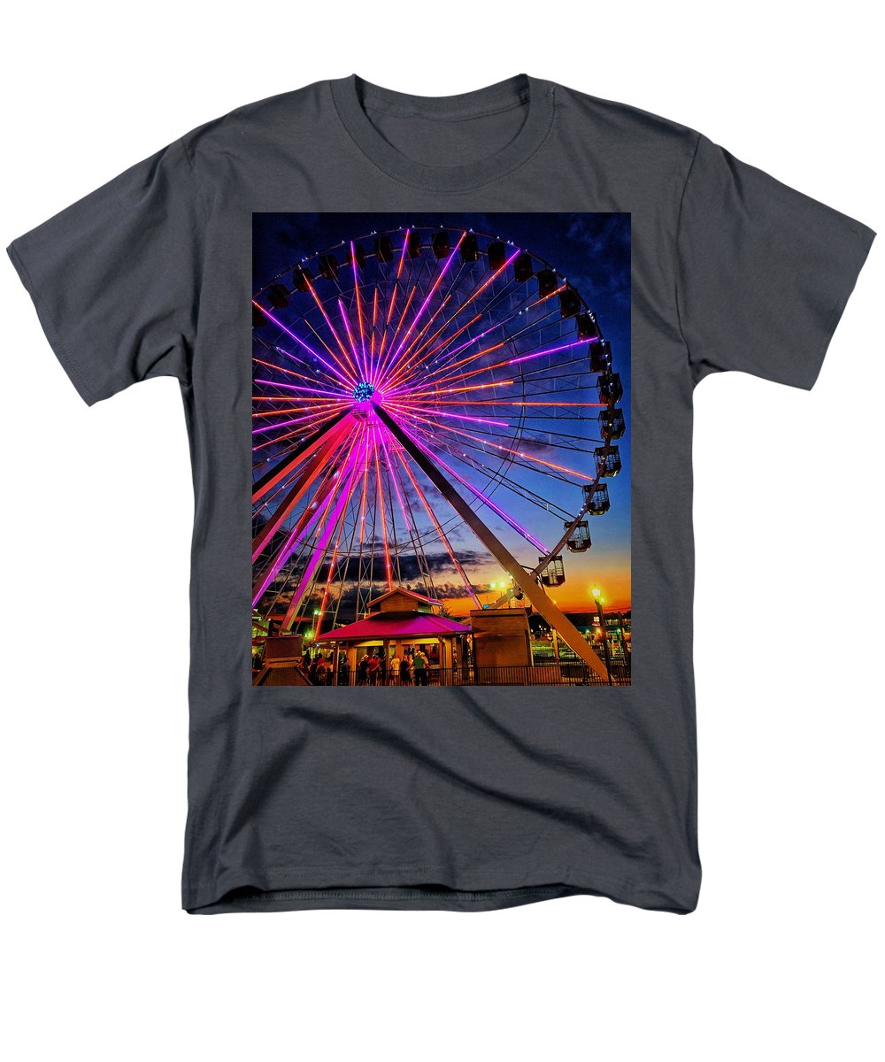 Branson Wheel - Men's T-Shirt  (Regular Fit)