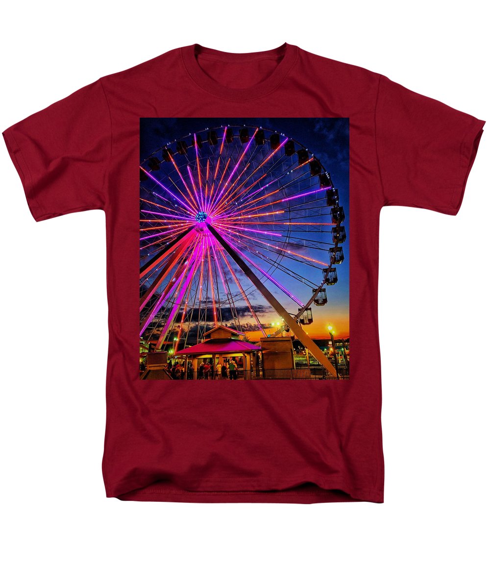 Branson Wheel - Men's T-Shirt  (Regular Fit)