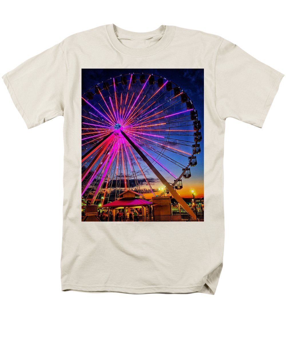 Branson Wheel - Men's T-Shirt  (Regular Fit)