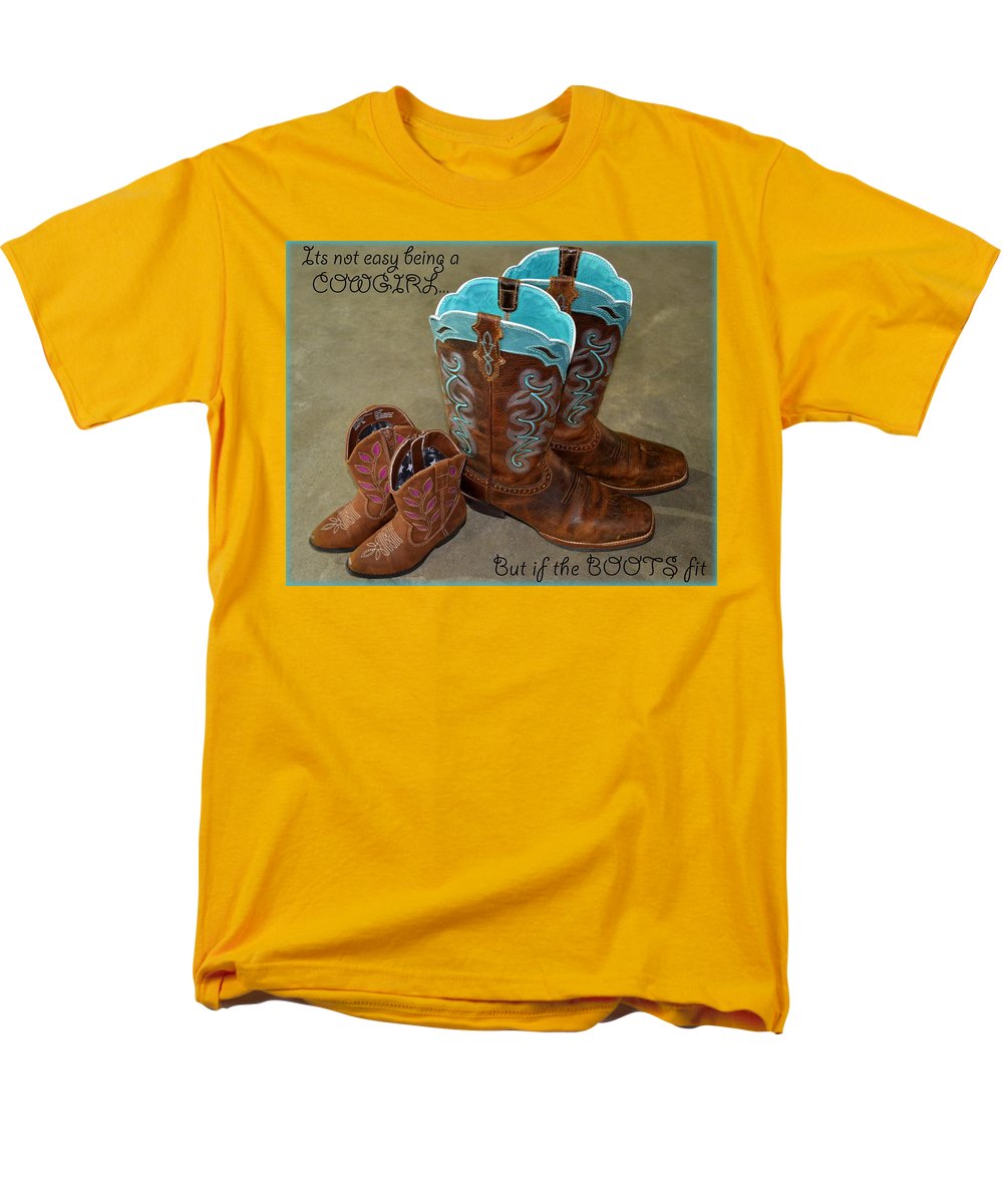 It's Not Easy Being s Cowgirl - Men's T-Shirt  (Regular Fit)