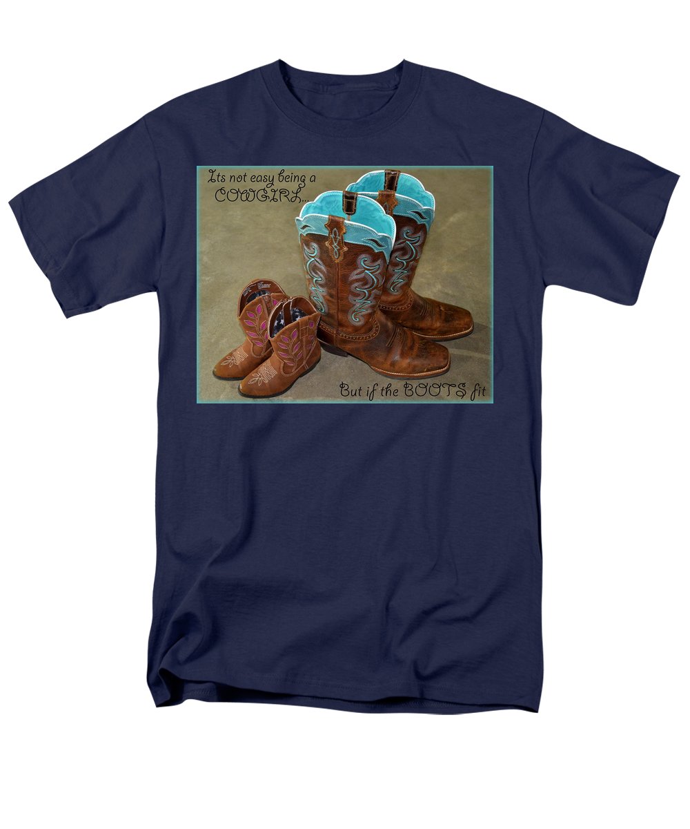It's Not Easy Being s Cowgirl - Men's T-Shirt  (Regular Fit)