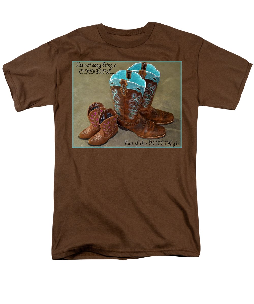It's Not Easy Being s Cowgirl - Men's T-Shirt  (Regular Fit)