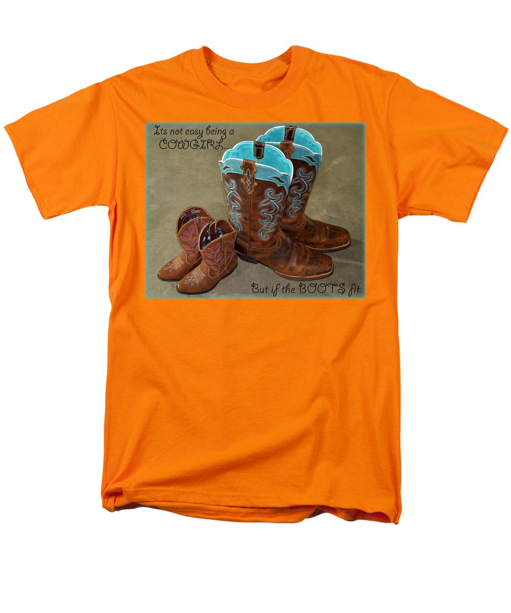 It's Not Easy Being s Cowgirl - Men's T-Shirt  (Regular Fit)