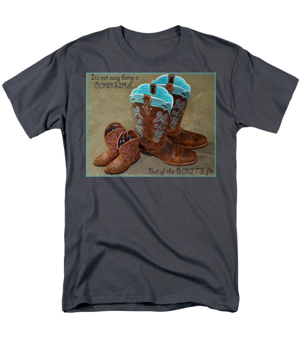 It's Not Easy Being s Cowgirl - Men's T-Shirt  (Regular Fit)