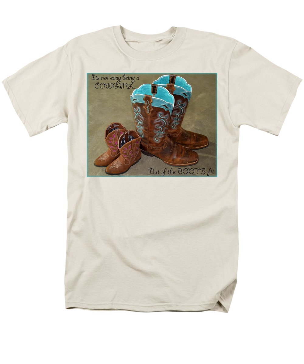 It's Not Easy Being s Cowgirl - Men's T-Shirt  (Regular Fit)