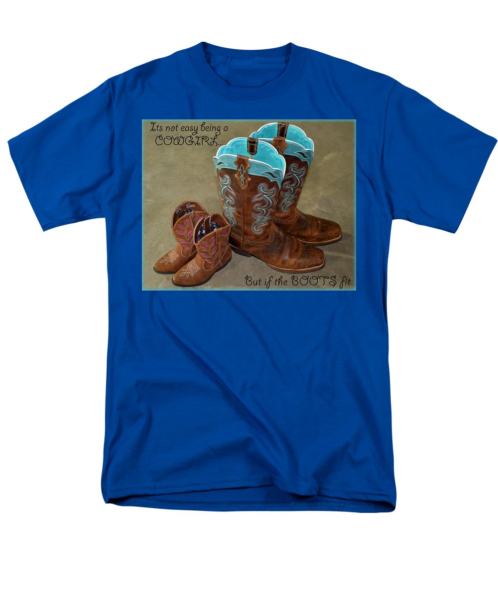 It's Not Easy Being s Cowgirl - Men's T-Shirt  (Regular Fit)