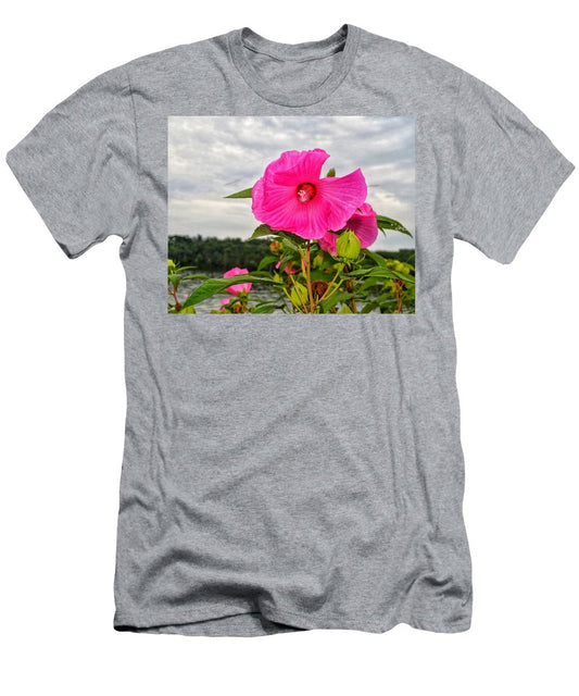 Lakeside Stunner - T-Shirt