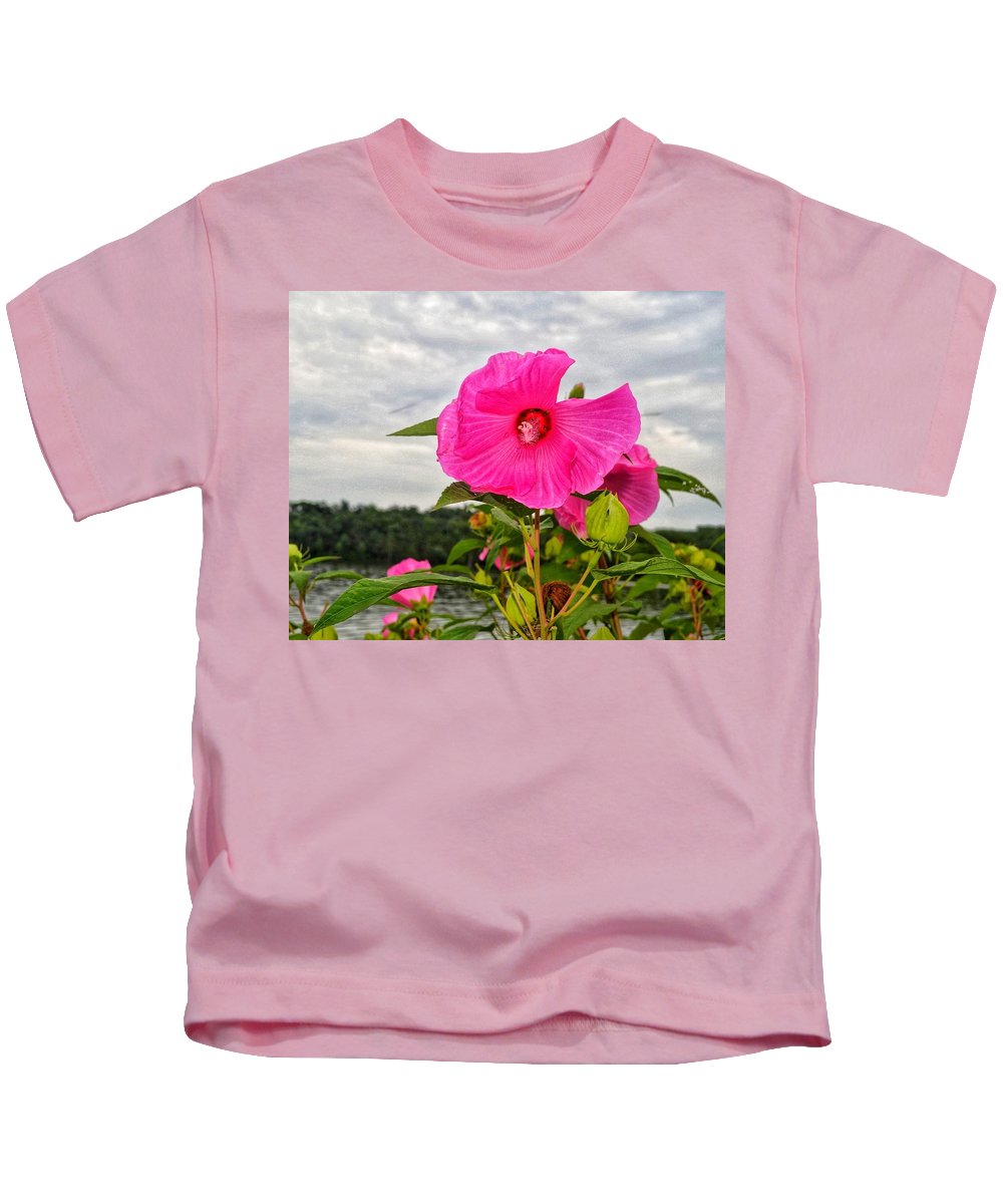 Lakeside Stunner - Kids T-Shirt