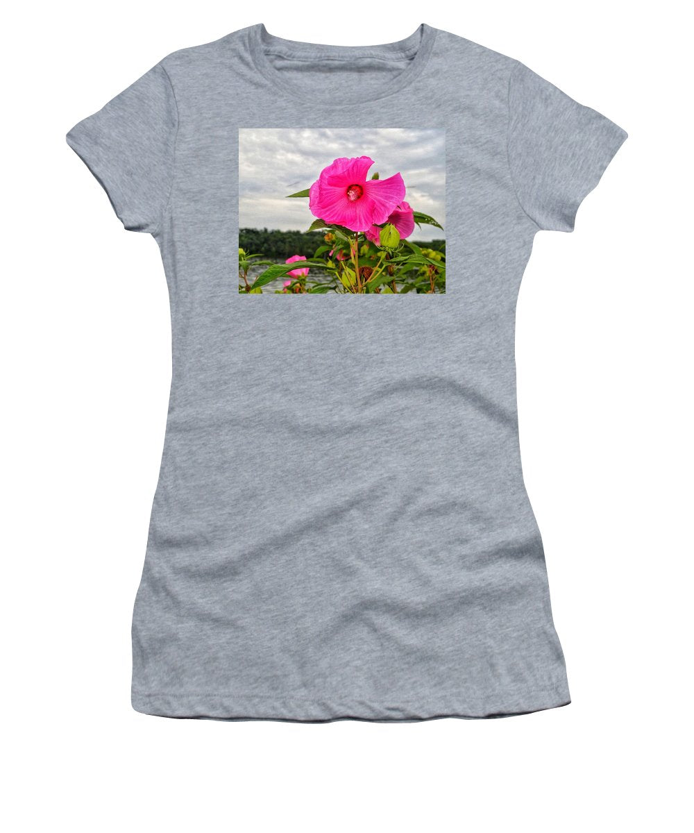 Lakeside Stunner - Women's T-Shirt