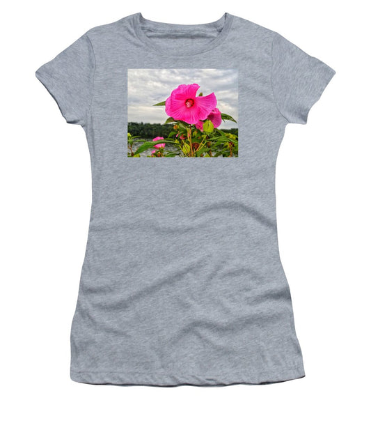 Lakeside Stunner - Women's T-Shirt