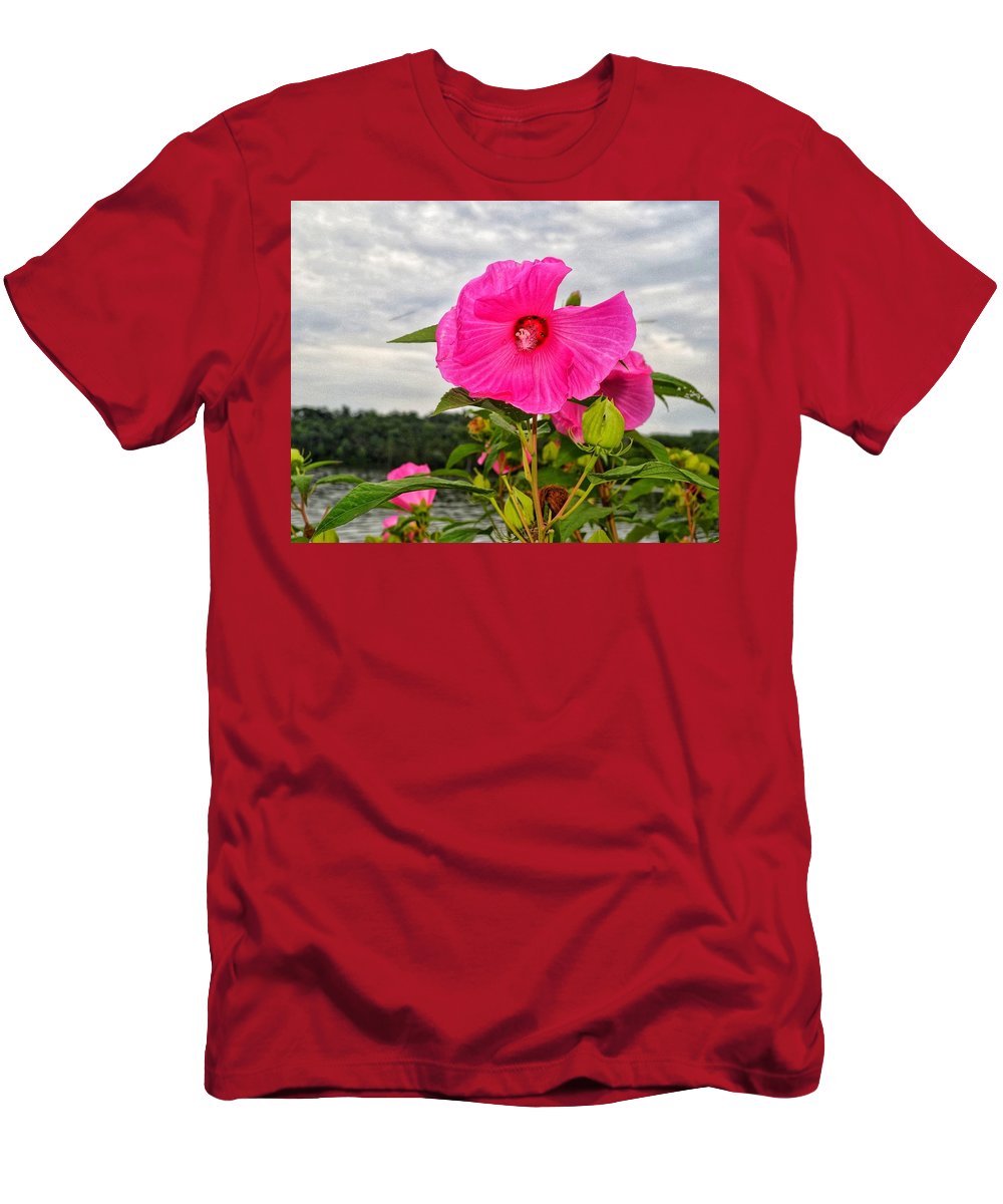 Lakeside Stunner - T-Shirt