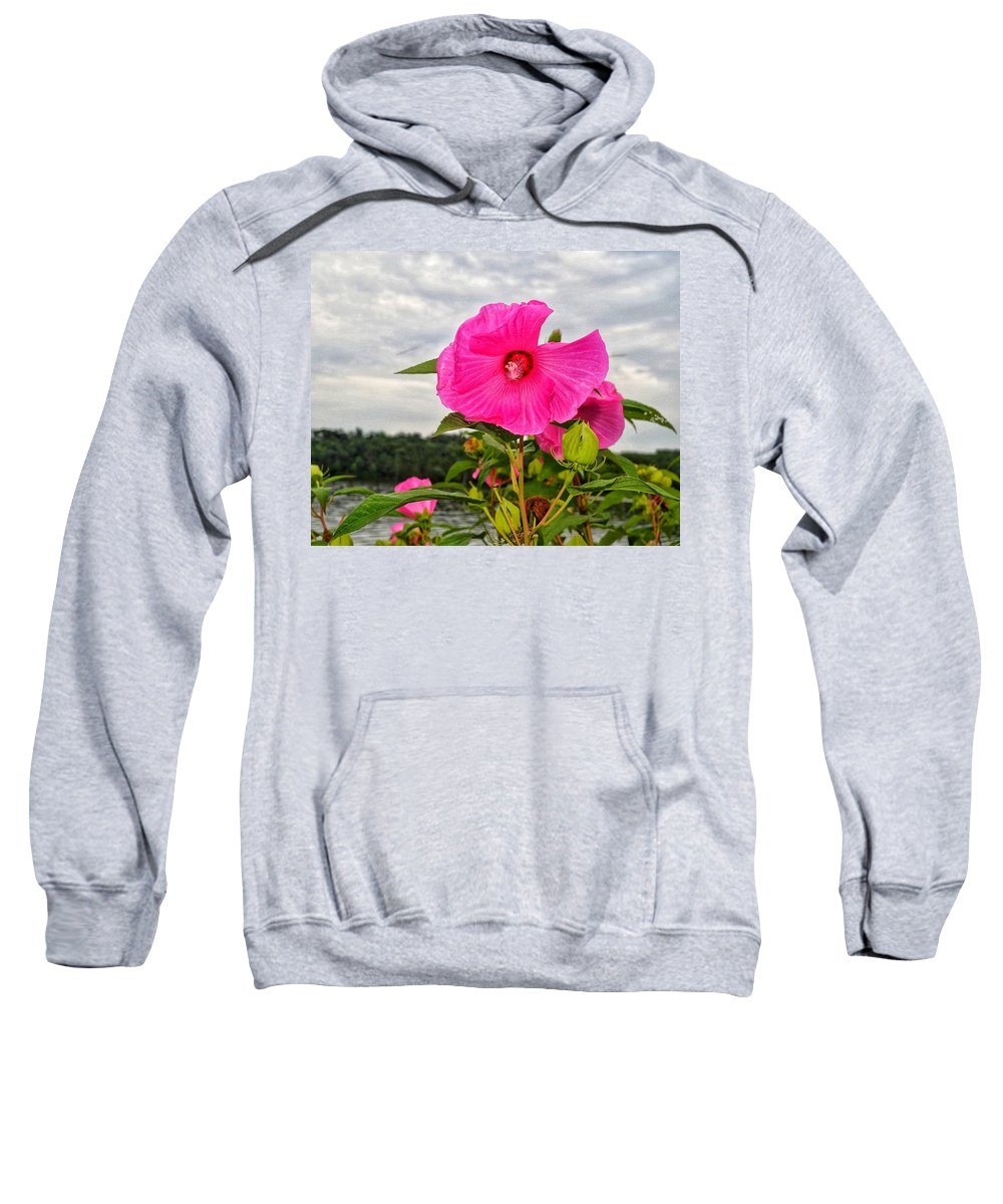 Lakeside Stunner - Sweatshirt