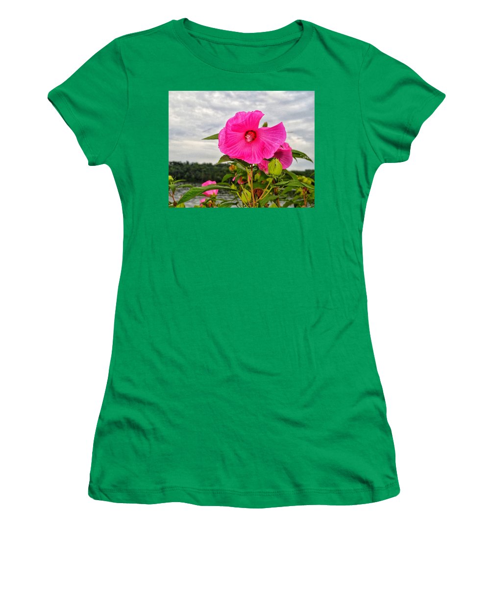Lakeside Stunner - Women's T-Shirt
