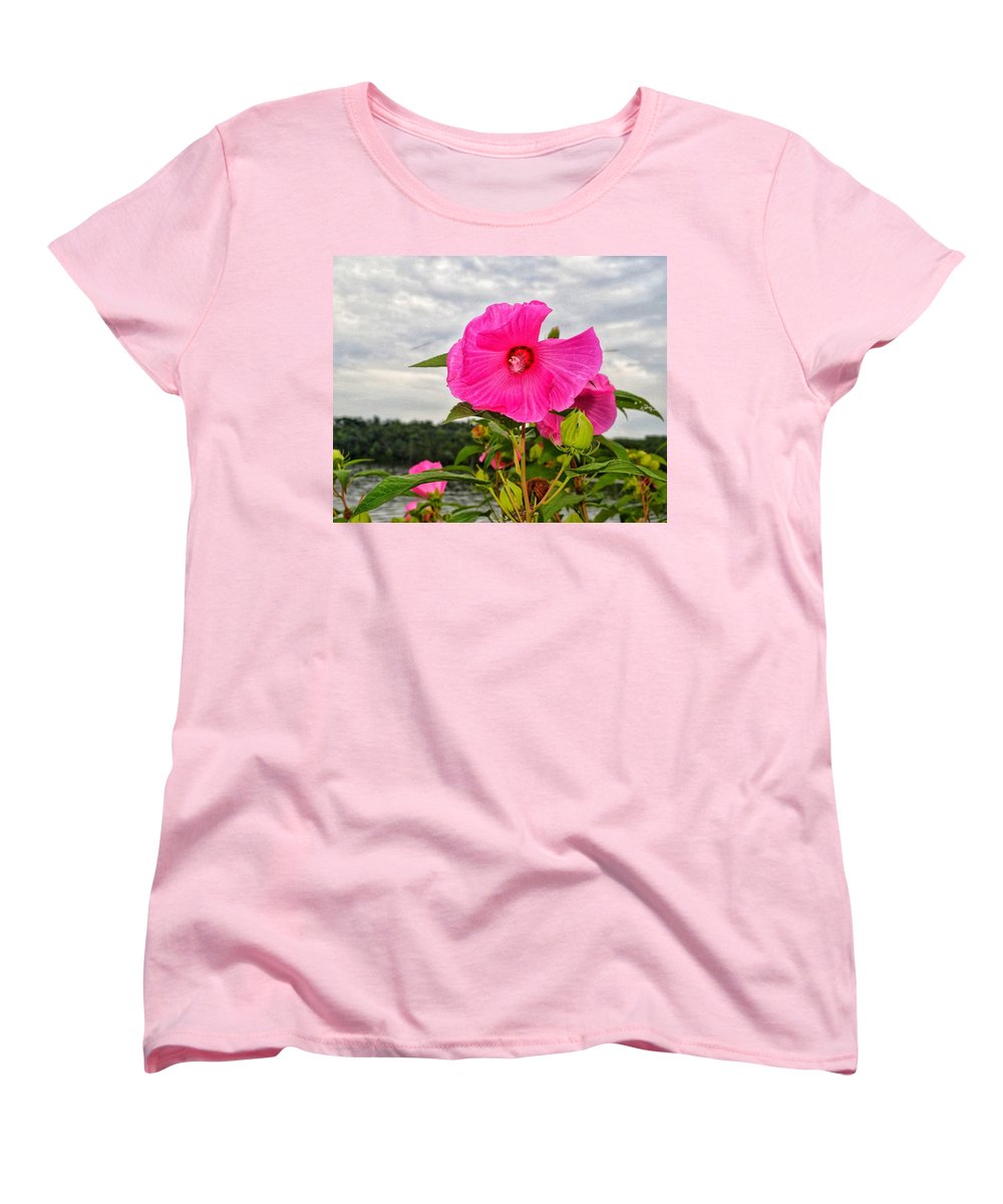 Lakeside Stunner - Women's T-Shirt (Standard Fit)