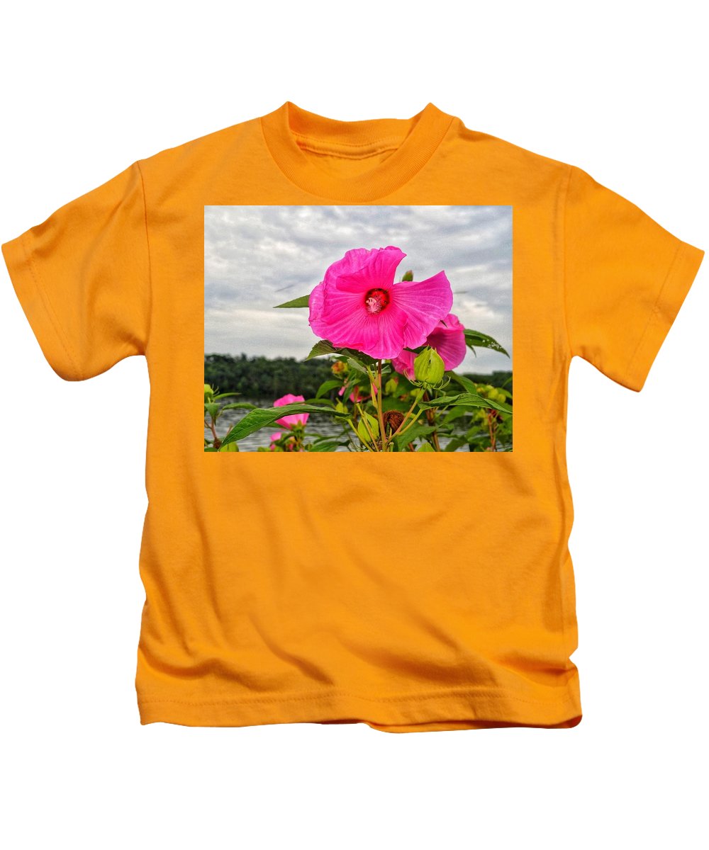 Lakeside Stunner - Kids T-Shirt