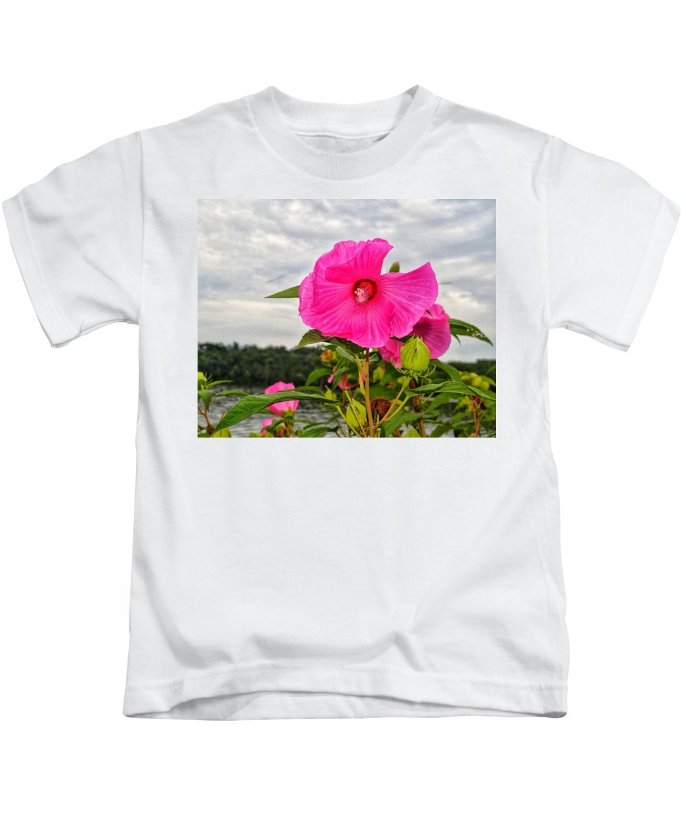 Lakeside Stunner - Kids T-Shirt