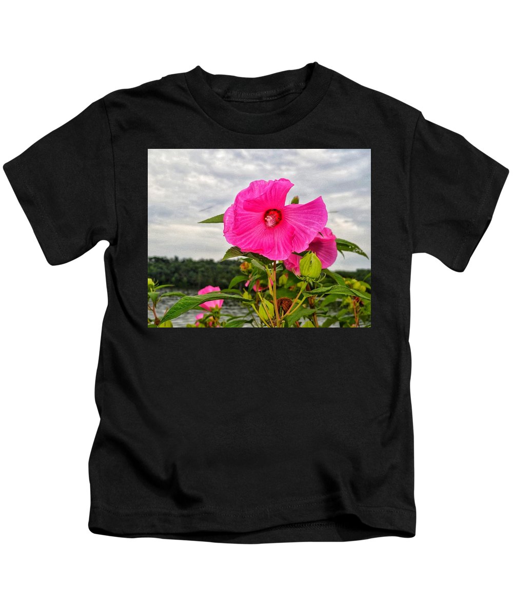 Lakeside Stunner - Kids T-Shirt