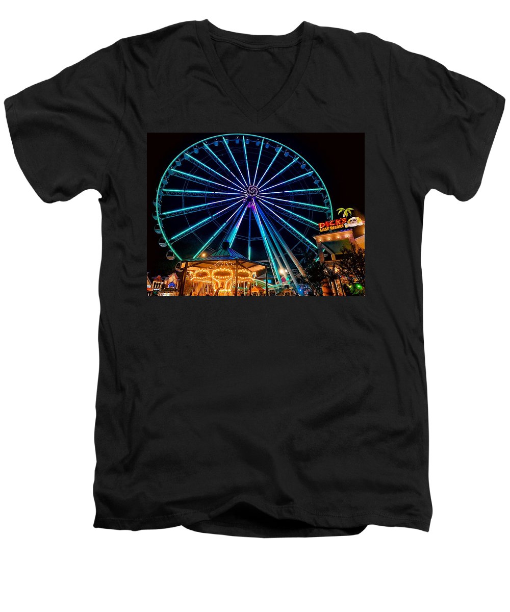 The Island Wheel Color - Men's V-Neck T-Shirt