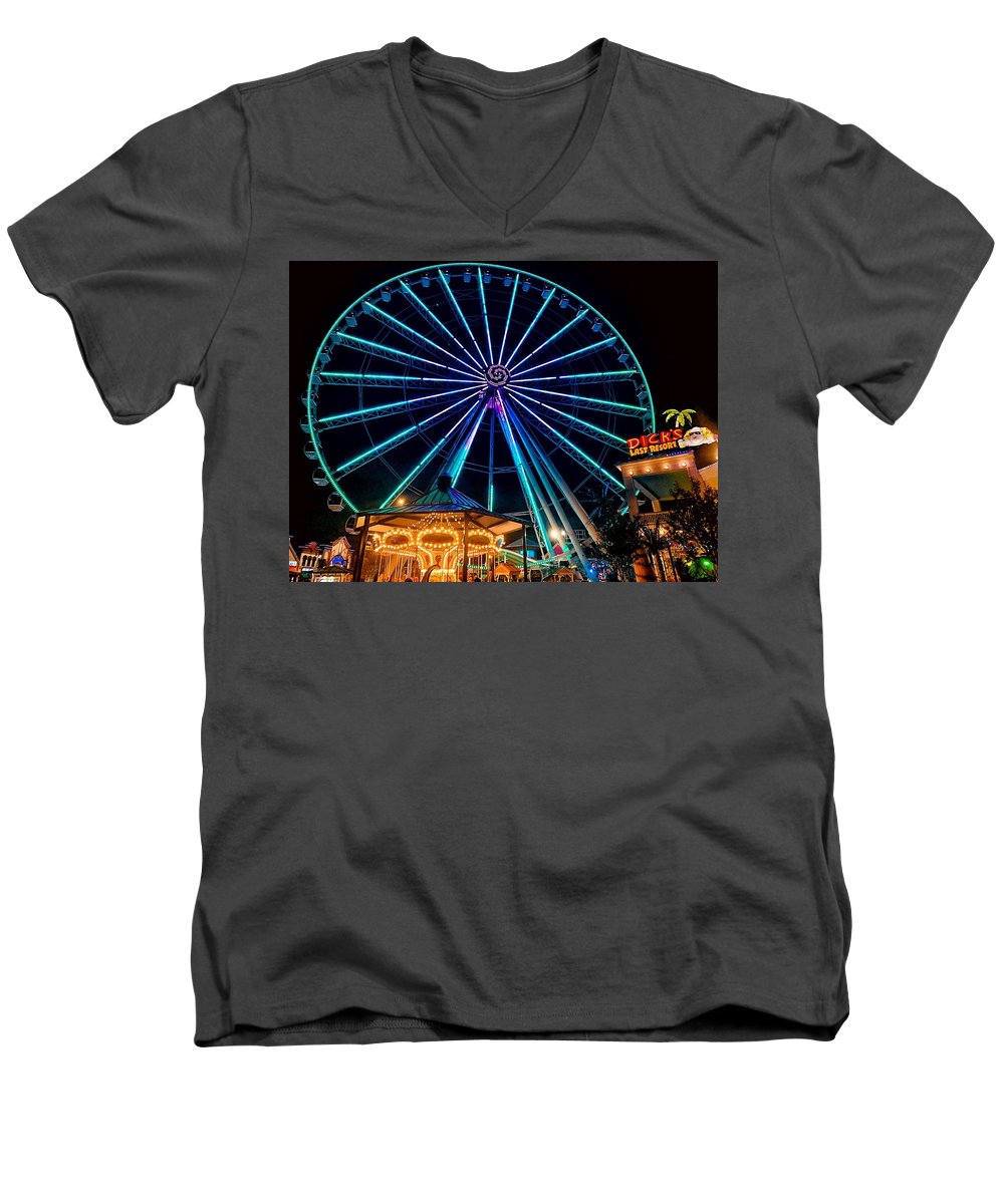 The Island Wheel Color - Men's V-Neck T-Shirt