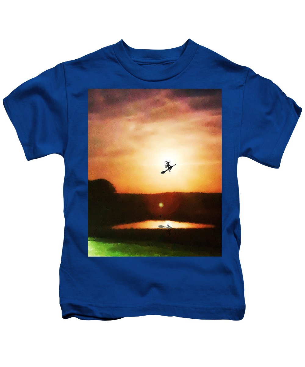 Traveling By Moonlight - Kids T-Shirt