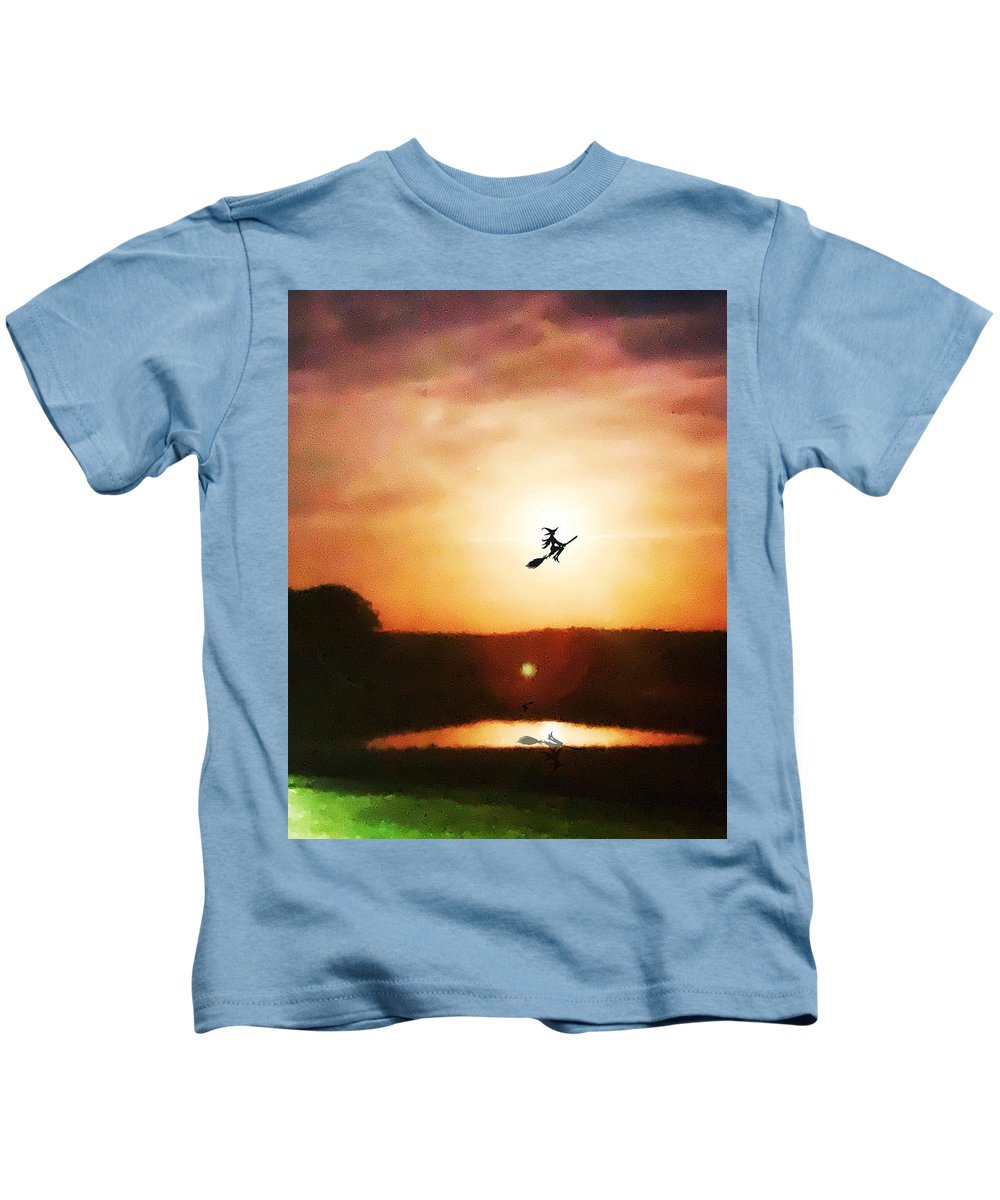 Traveling By Moonlight - Kids T-Shirt